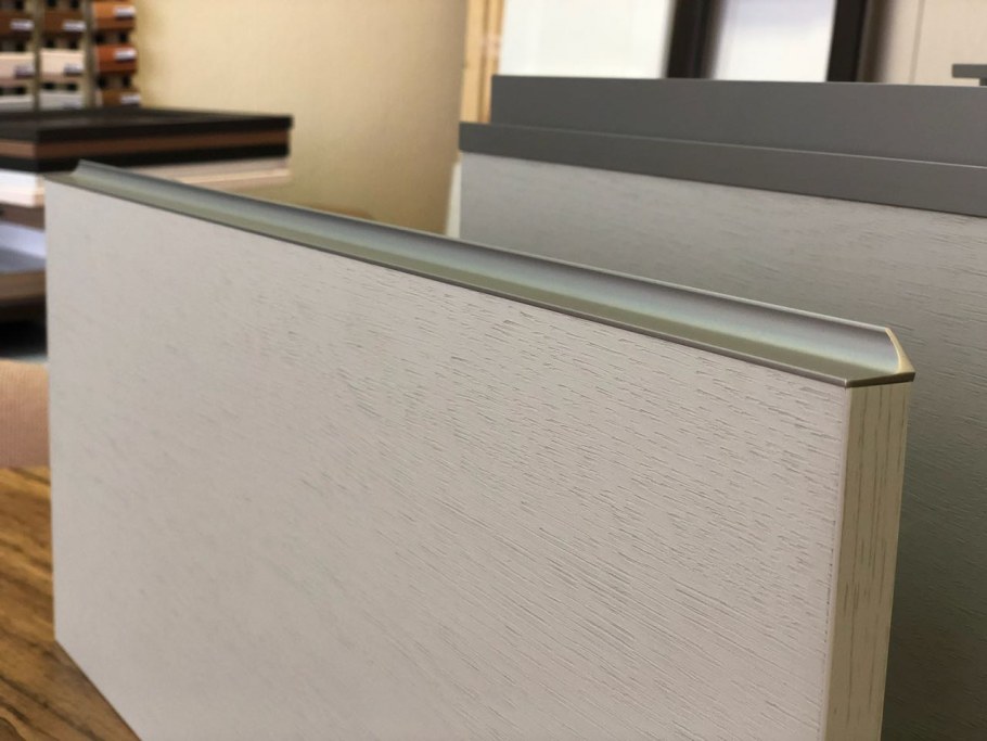 Фрезерованная ручка на МДФ фасаде