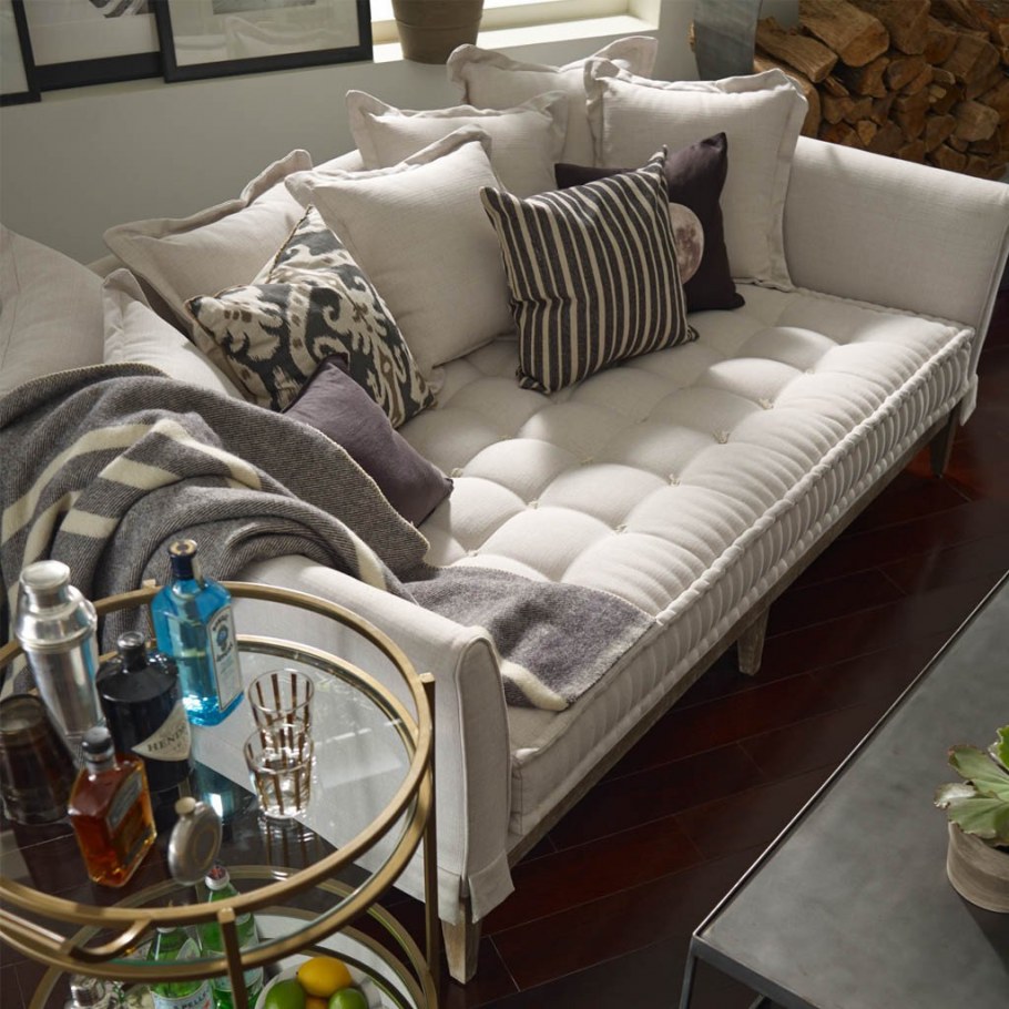 Гостиная с несколькими окнами