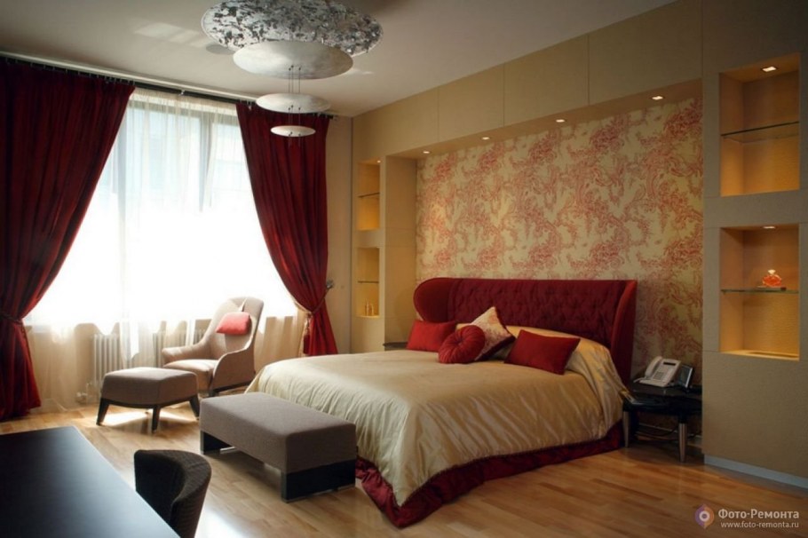 Спальня в бордово бежевых тонах