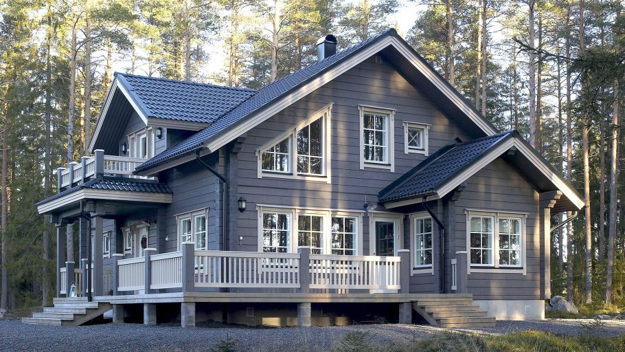 Голубой дом с серой крышей