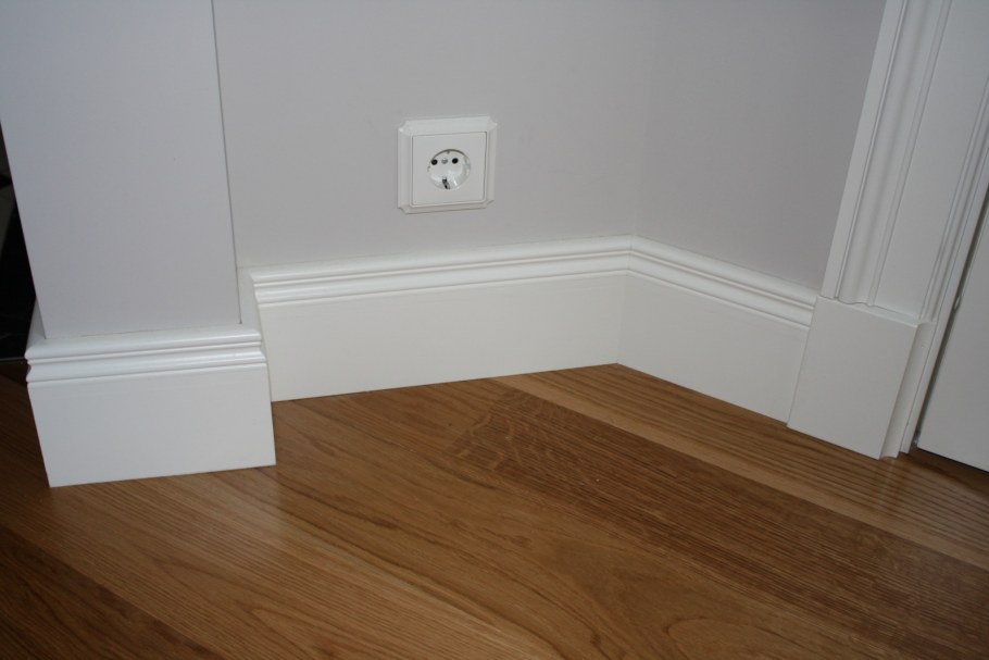 Плинтус Orac Decor sx118 Contour