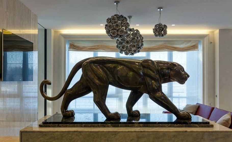 Современная скульптура в интерьере