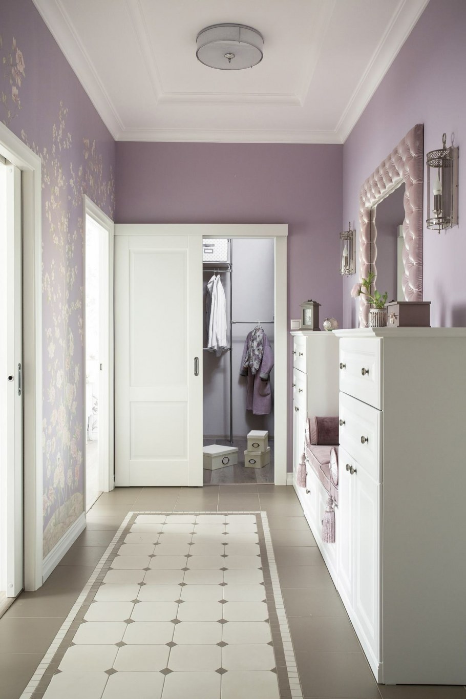 Сиреневая прихожая