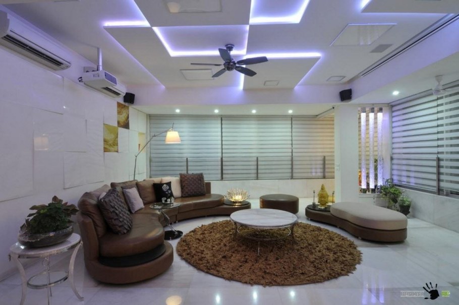 Освещение над диваном в гостиной