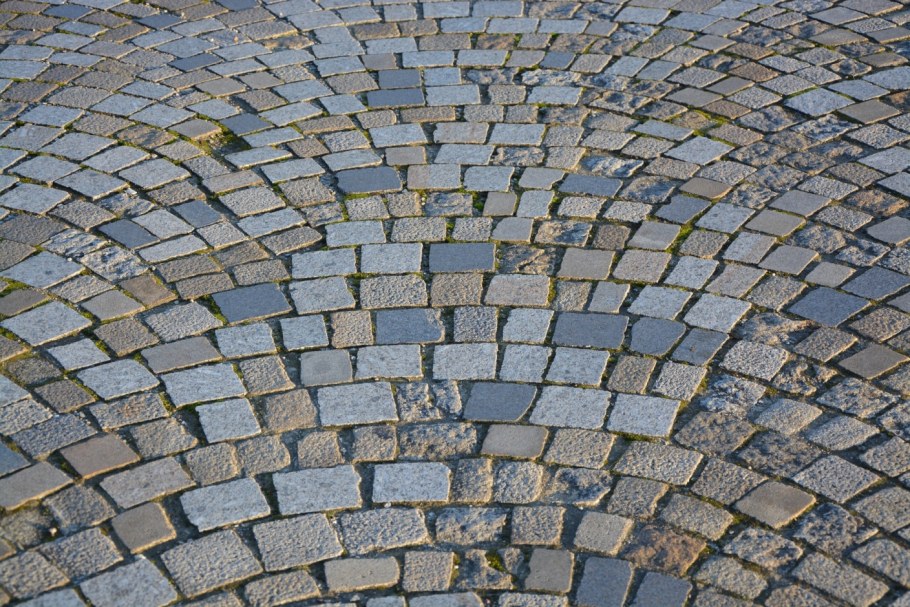 Дорожки на участке в современном стиле