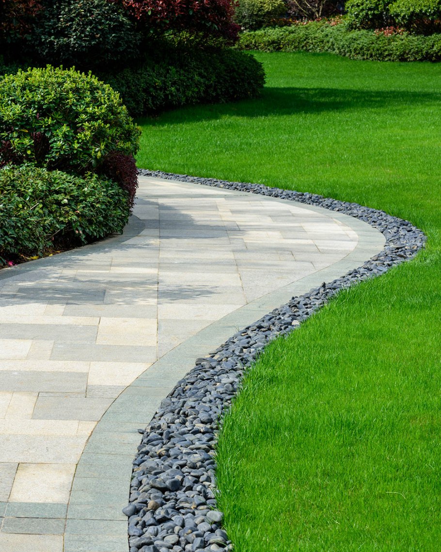 Дорожки из щебня с бордюром