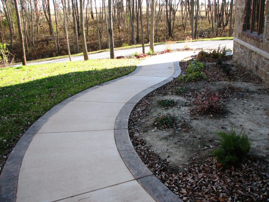 Дорожки на участке