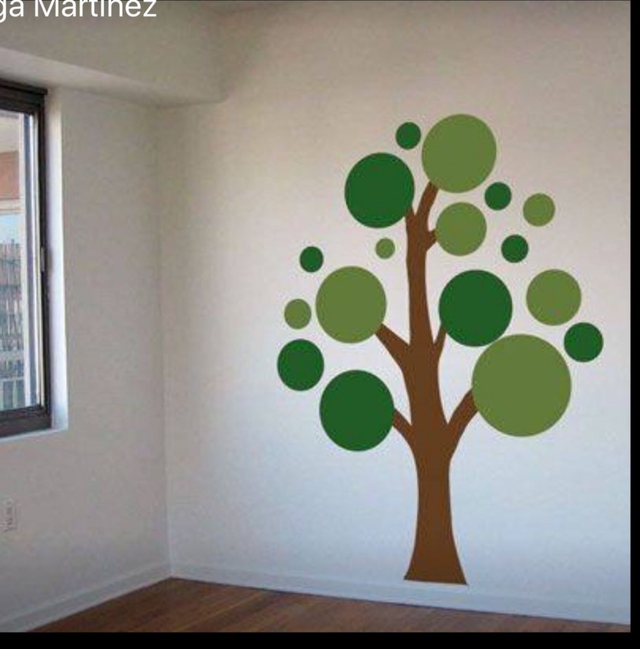 Дерево в интерьере детского сада