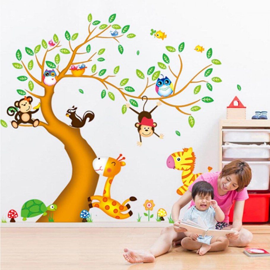 Весеннее дерево на стене