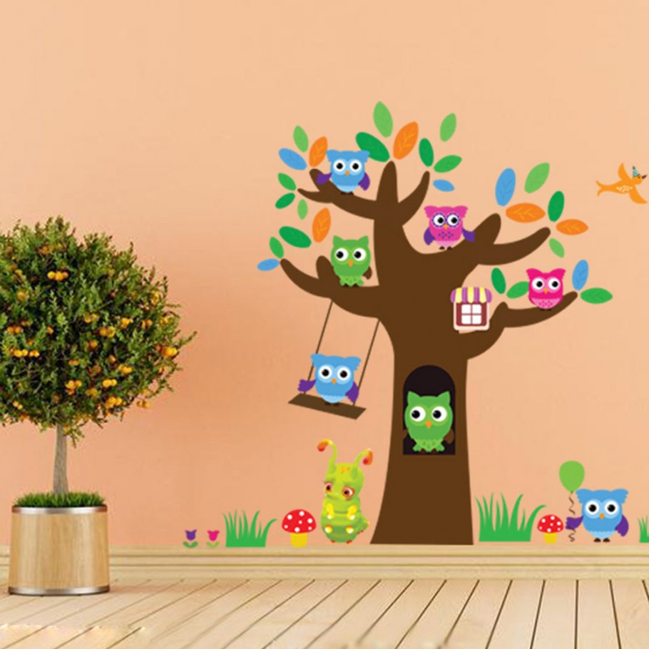 Дерево в интерьере детского сада