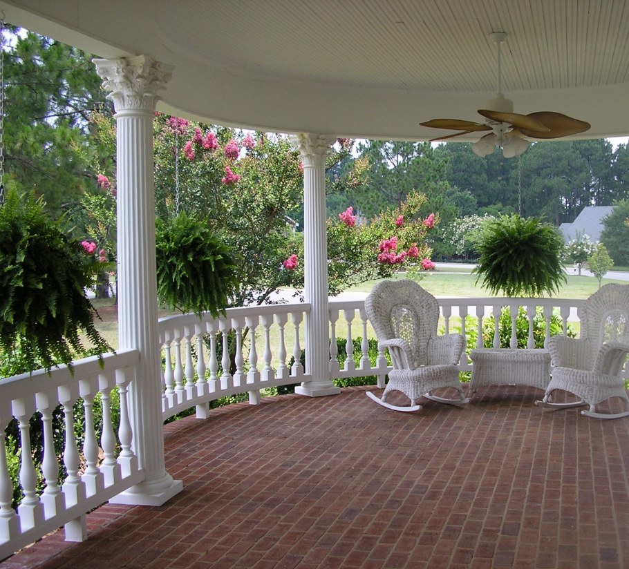 Балкон с колоннами