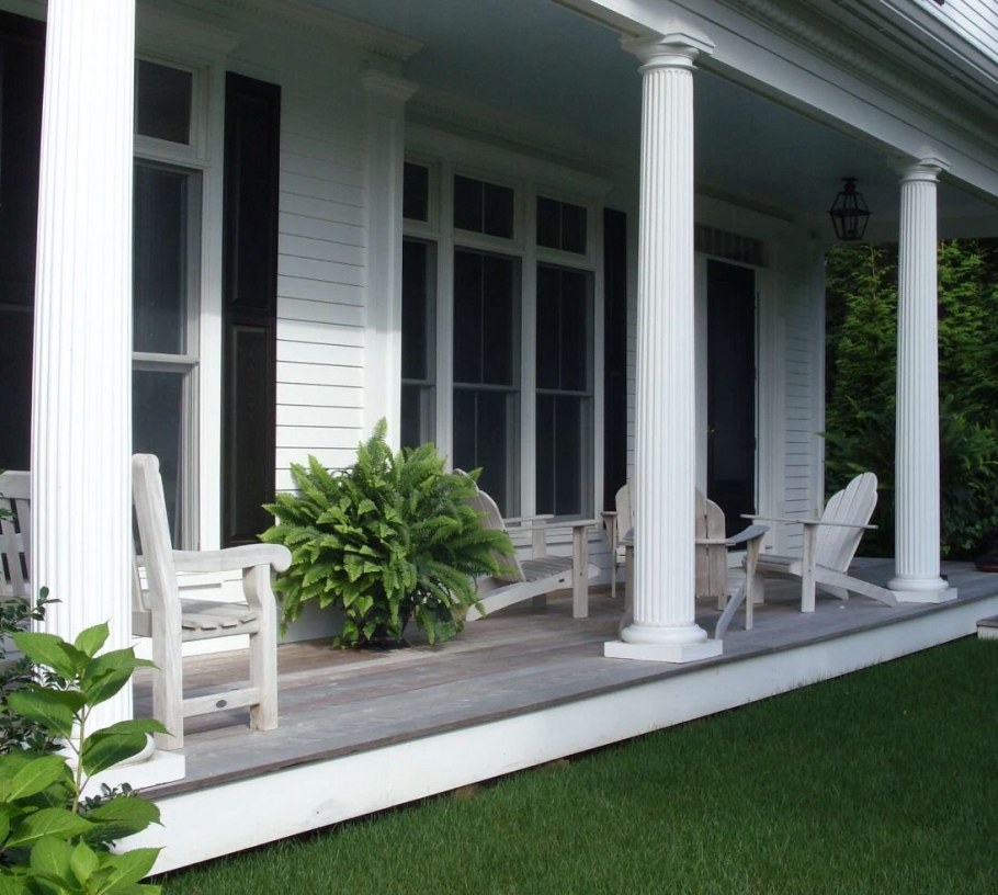 Открытая веранда с колоннами