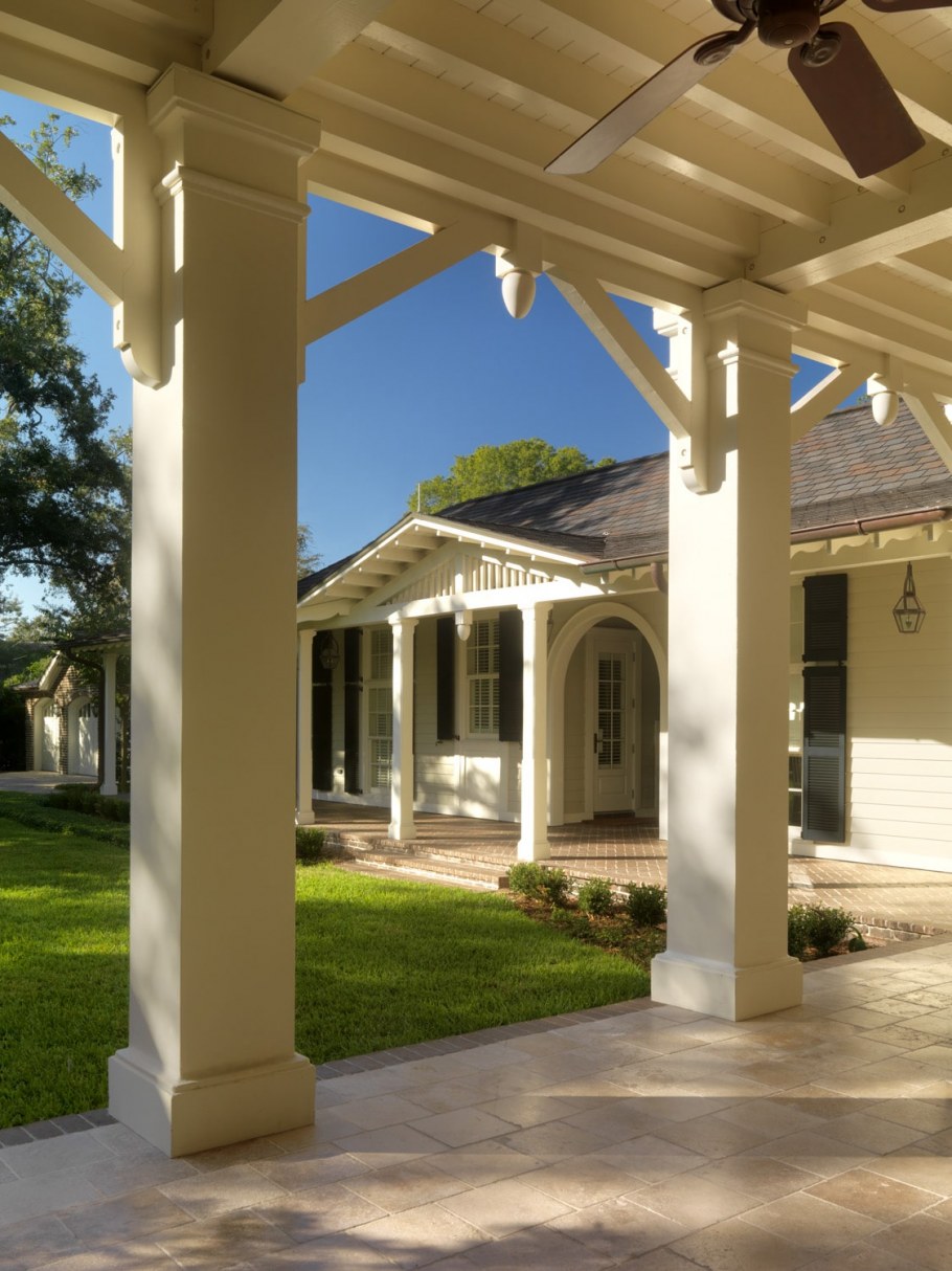 Веранда с колоннами