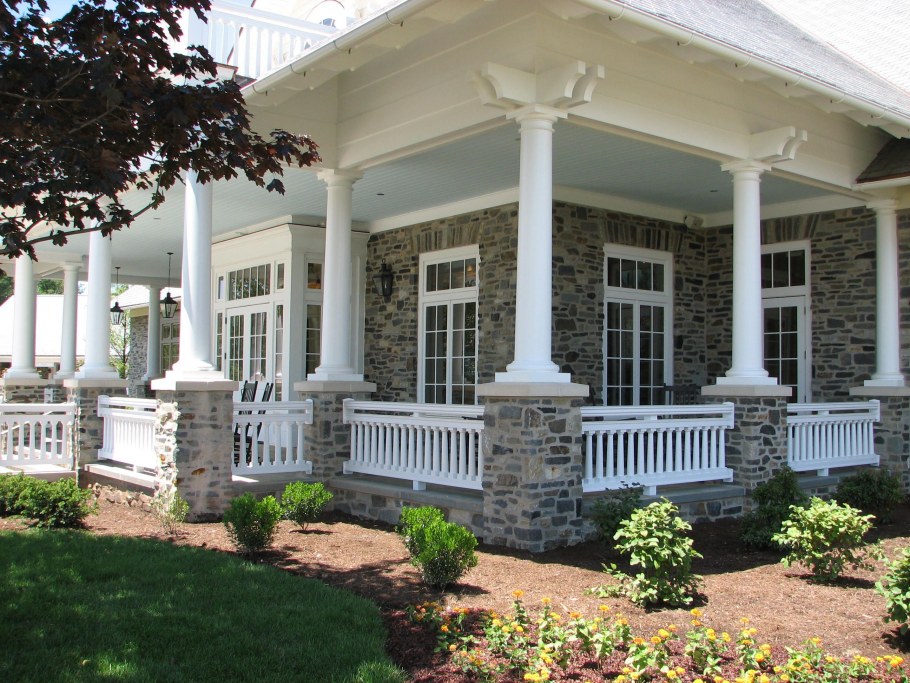 Терраса с колоннами к дому