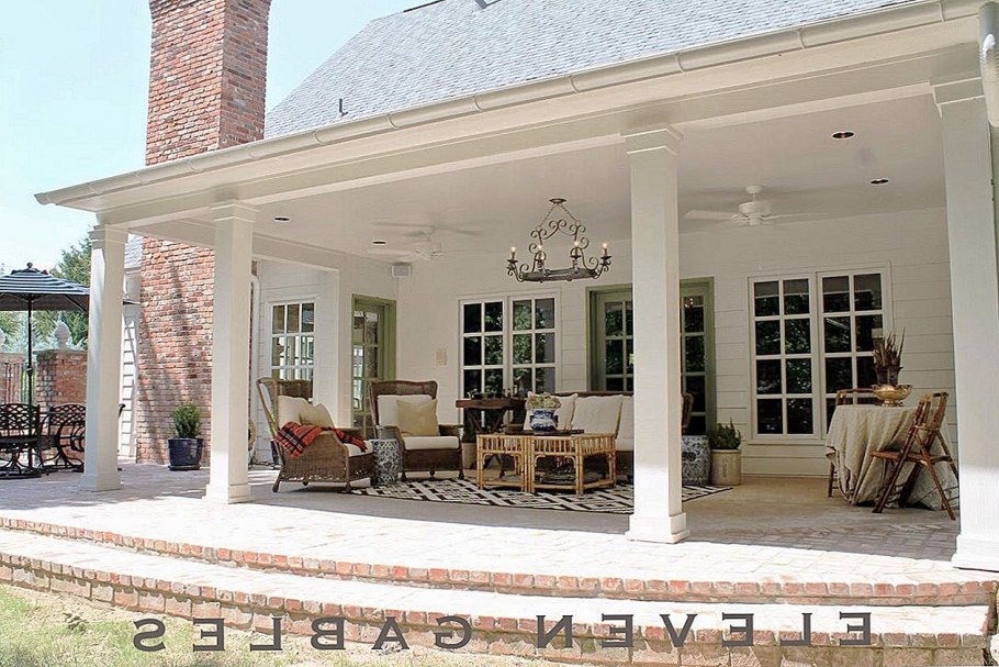 Веранда с колоннами к дому
