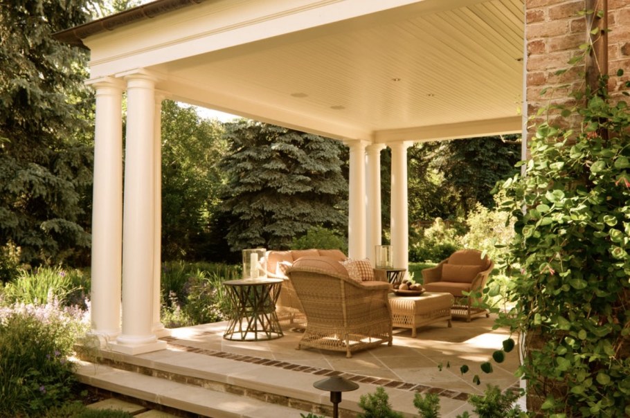 Веранда с колоннами