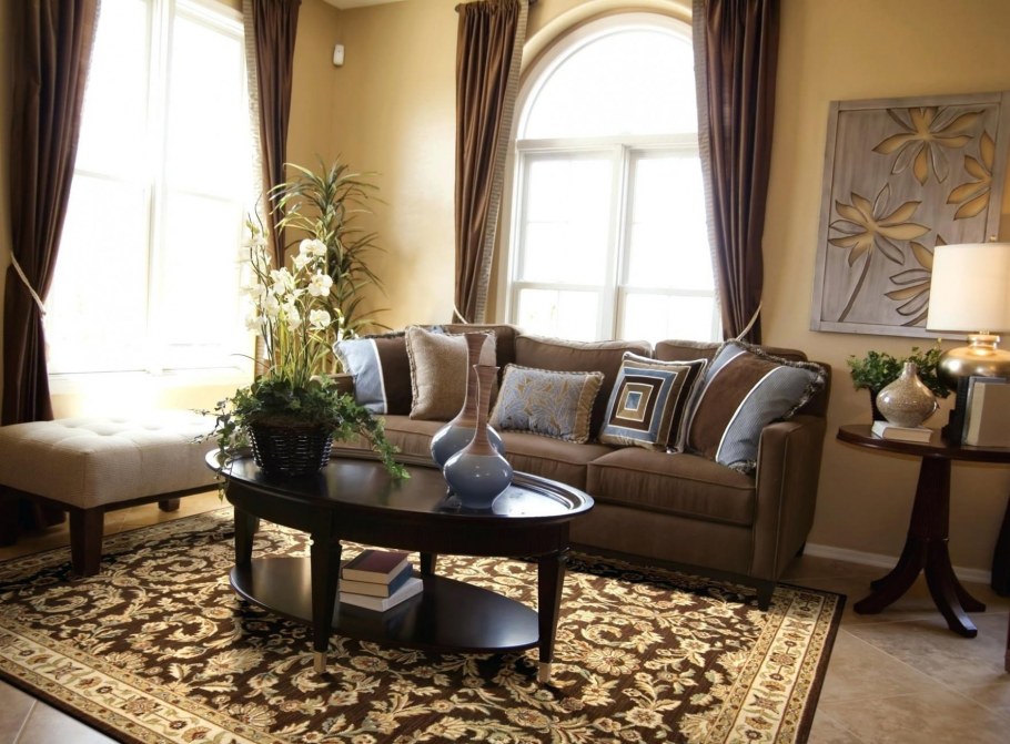 Коричневые шторы в интерьере