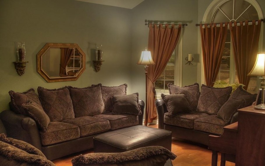 Терракотовые шторы в гостиной