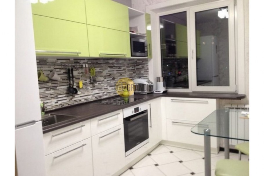 Красная кухня в квартире