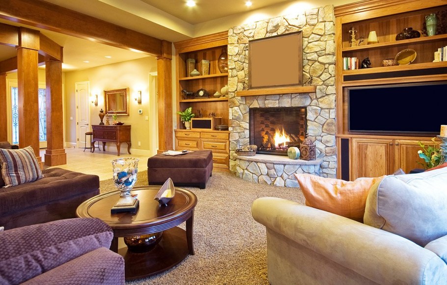 Камин в интерьере гостиной