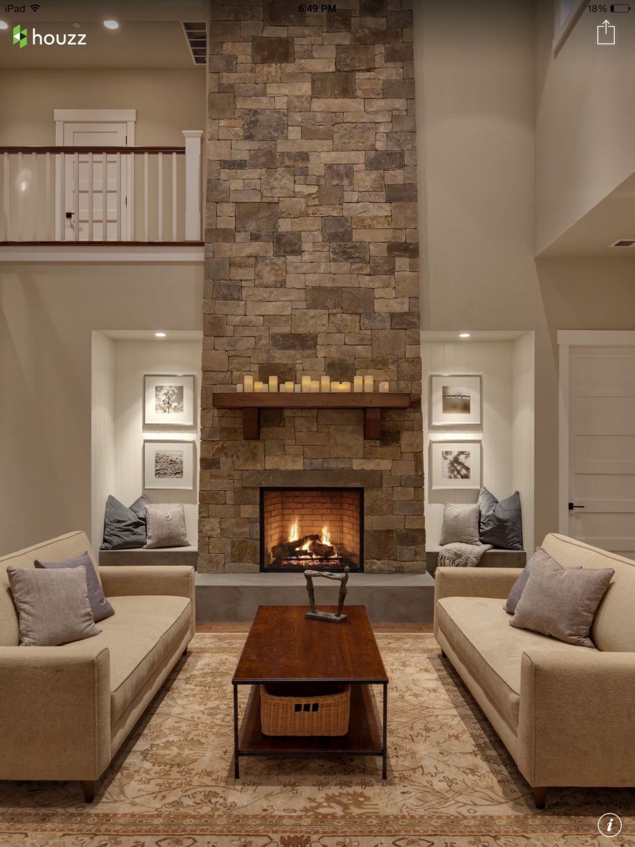 Угловой камин в гостиной