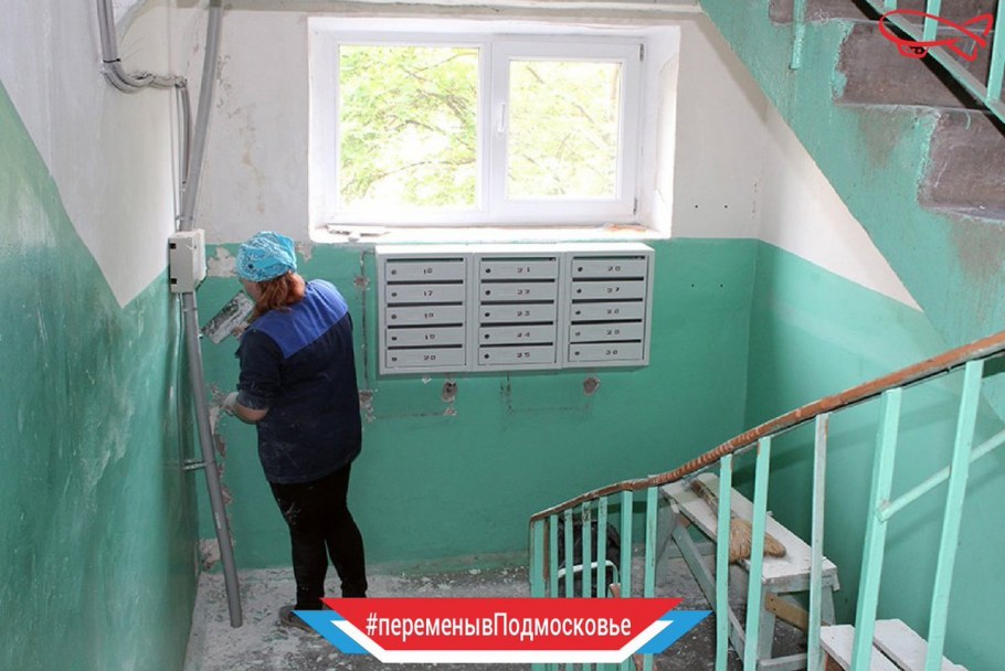 Многоэтажный дом подъезд