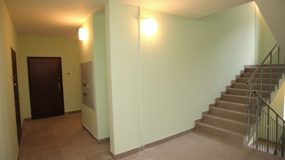 Освещение подъезда в многоквартирном доме