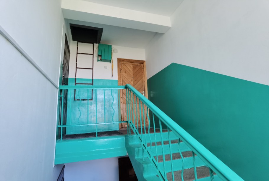 Краска для стен в подъезде