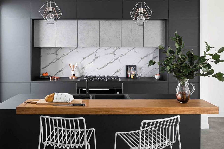 Кухня с мраморным фартуком