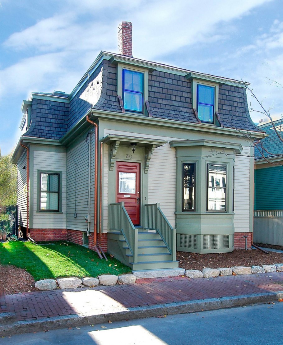 Серо голубой дом