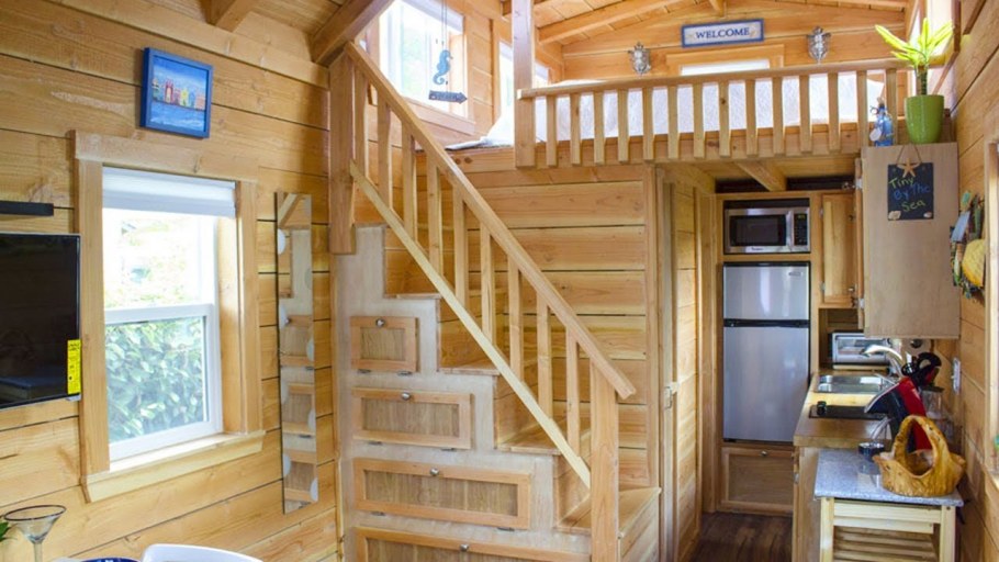 Лестница в маленьком пространстве