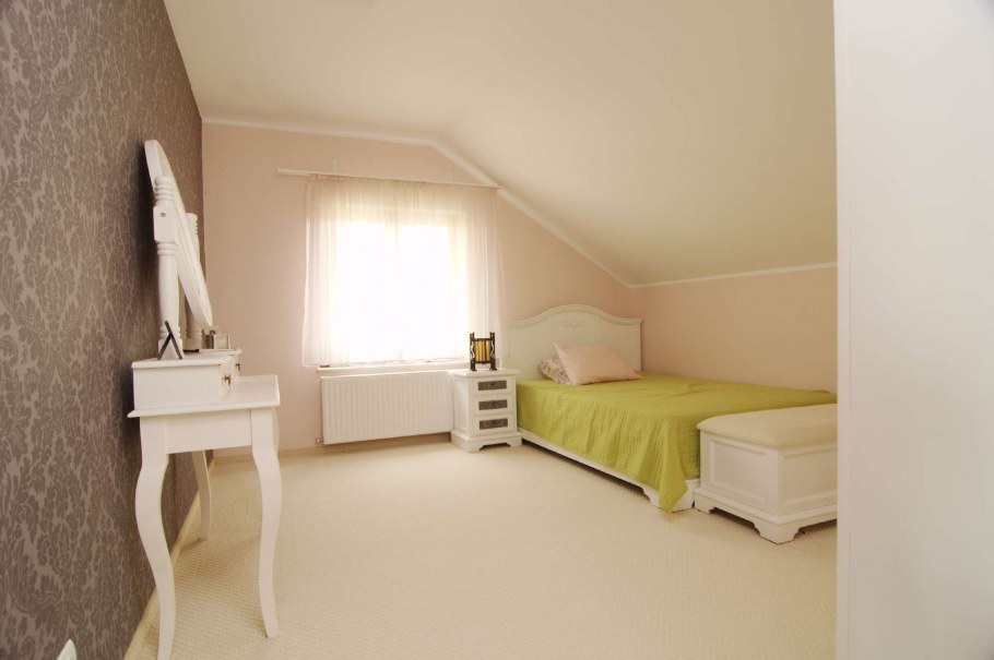 Цвета обоев которые увеличивают комнату