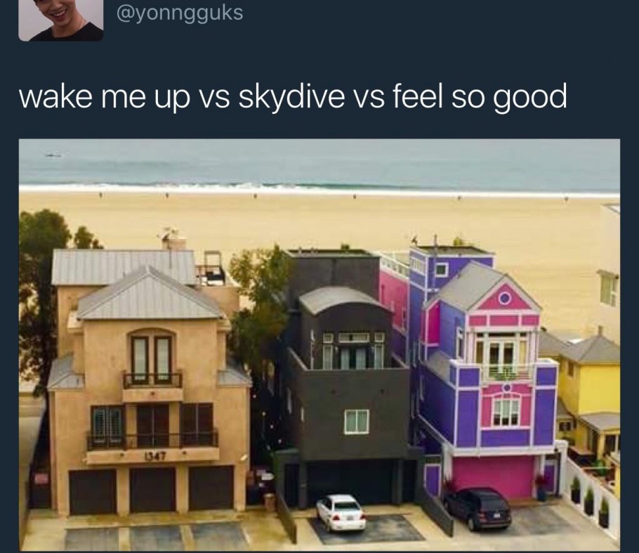 Черный и розовый дом