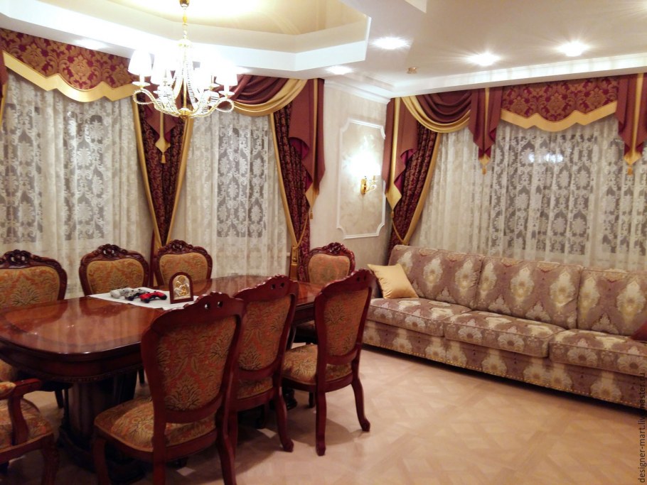 Бордовые бархатные шторы