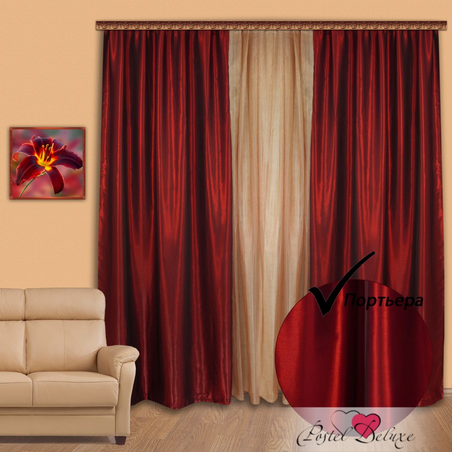 Старинная гостиная с красными шторами