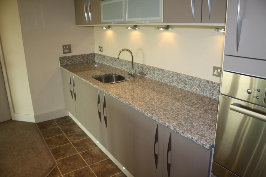 Плинтус Rehau wap 118