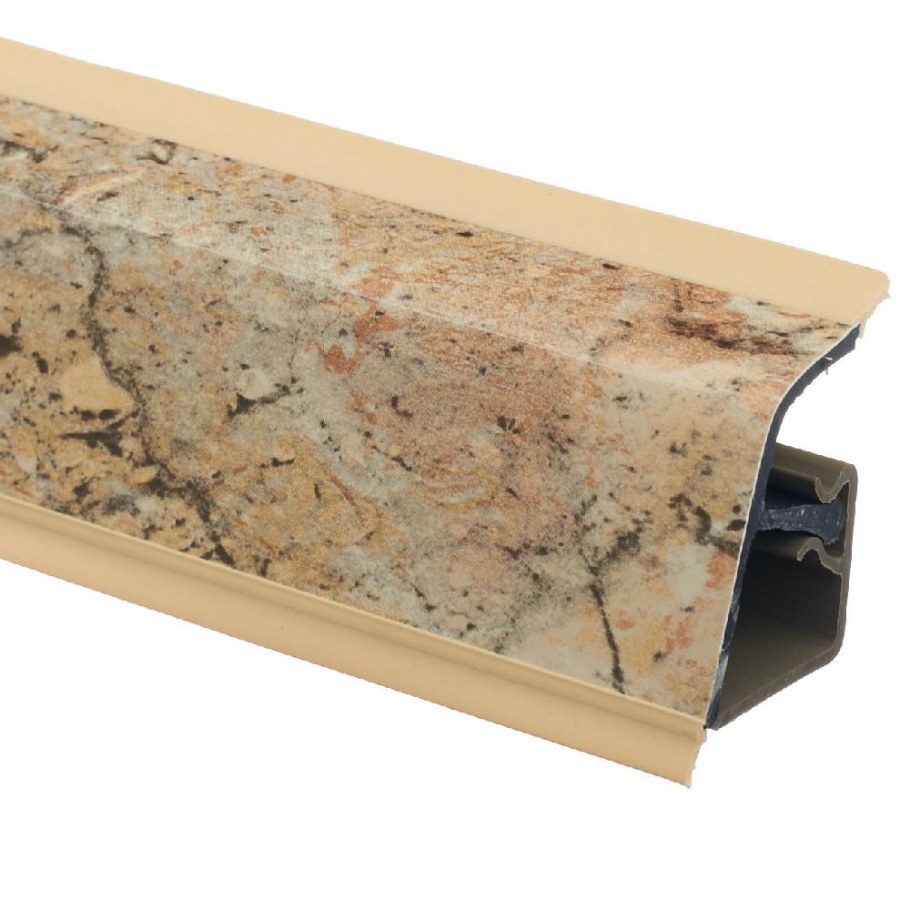 Уголок между столешницей и фартуком