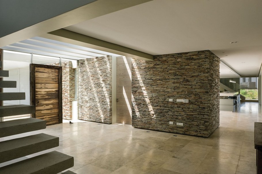 Натуральный камень в интерьере