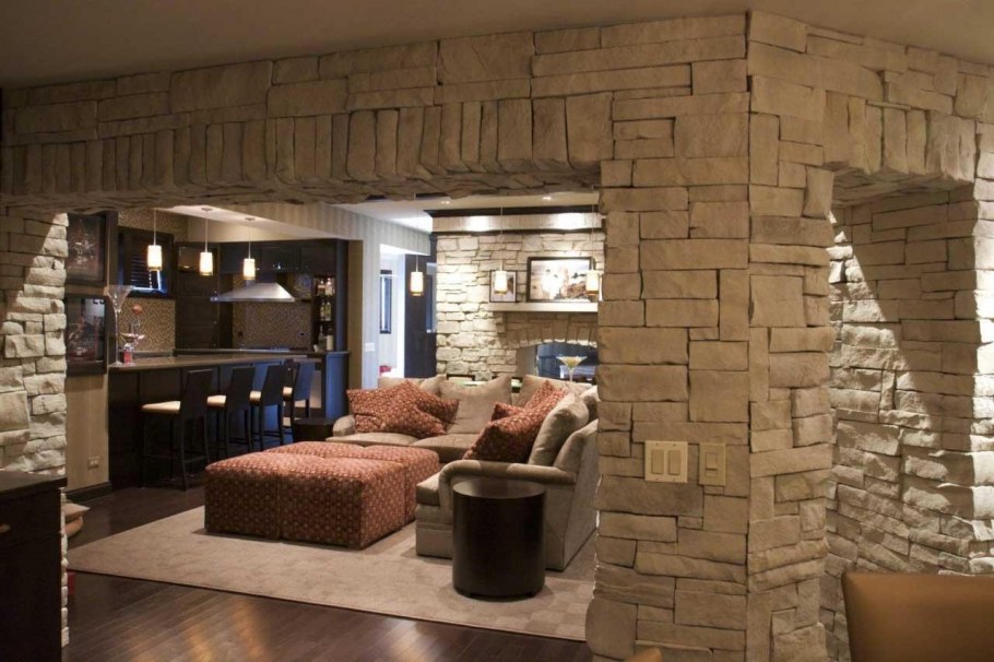 Рваный камень в интерьере