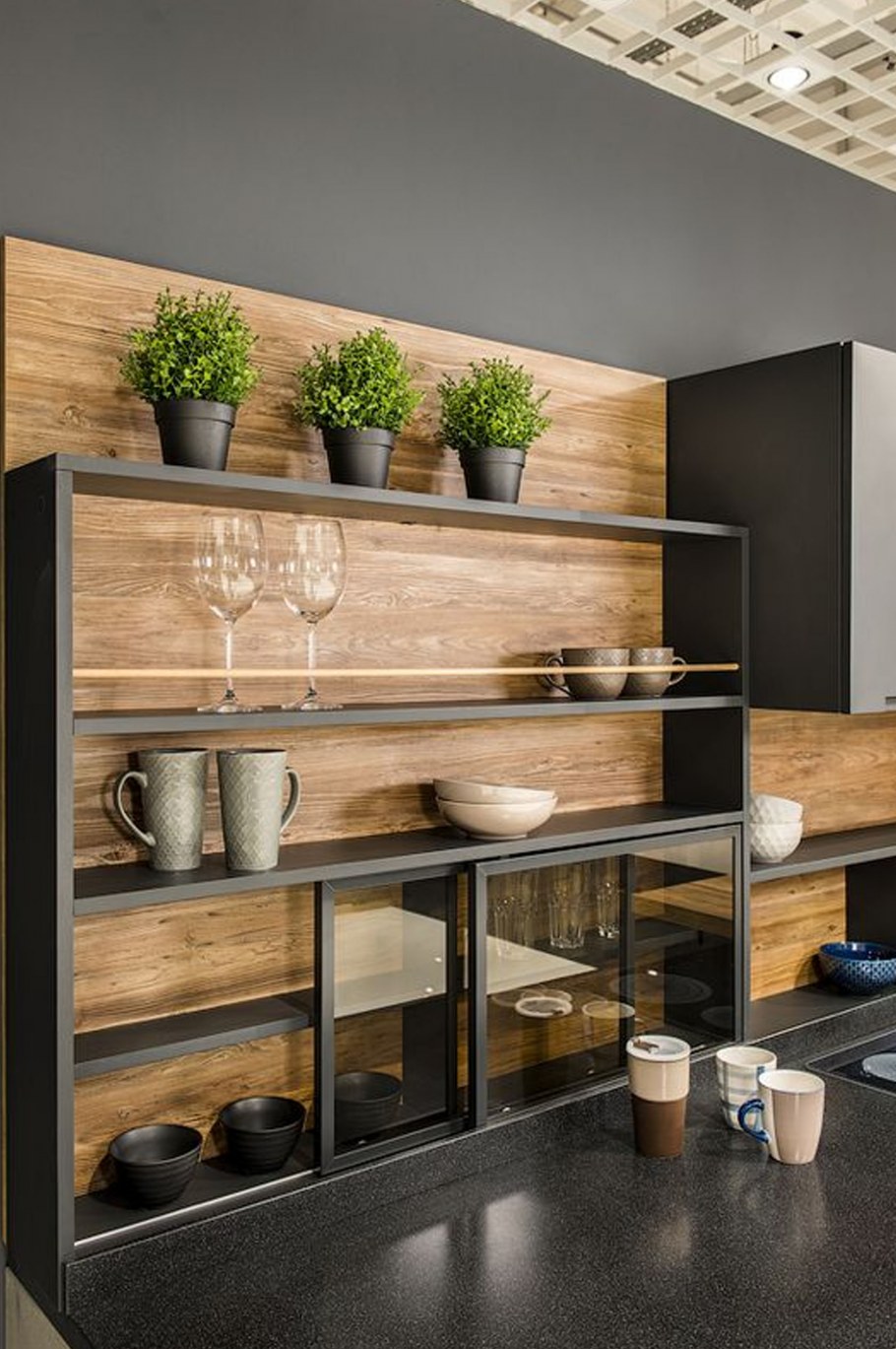 Современные кухни с полками