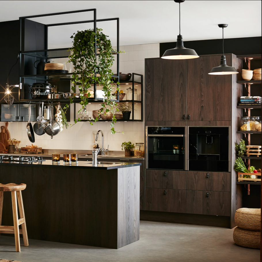 Кухни лофт с железными полками