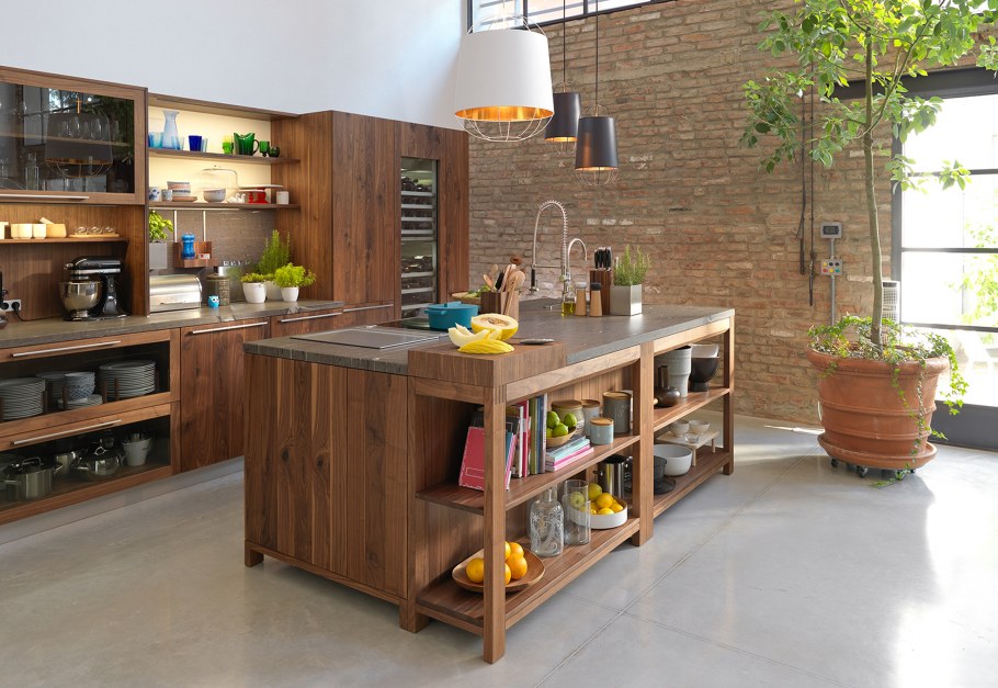 Кухонный остров с открытыми полками