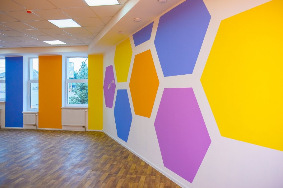 Покраска стен в детском саду