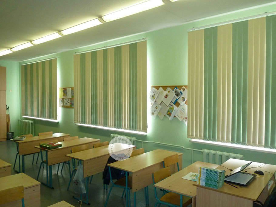 Покрасить стены в разные цвета