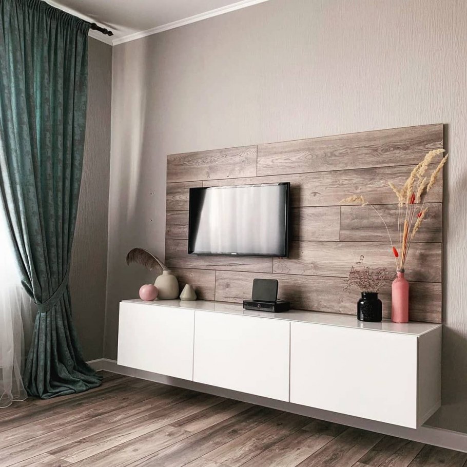 Дерево в интерьере гостиной