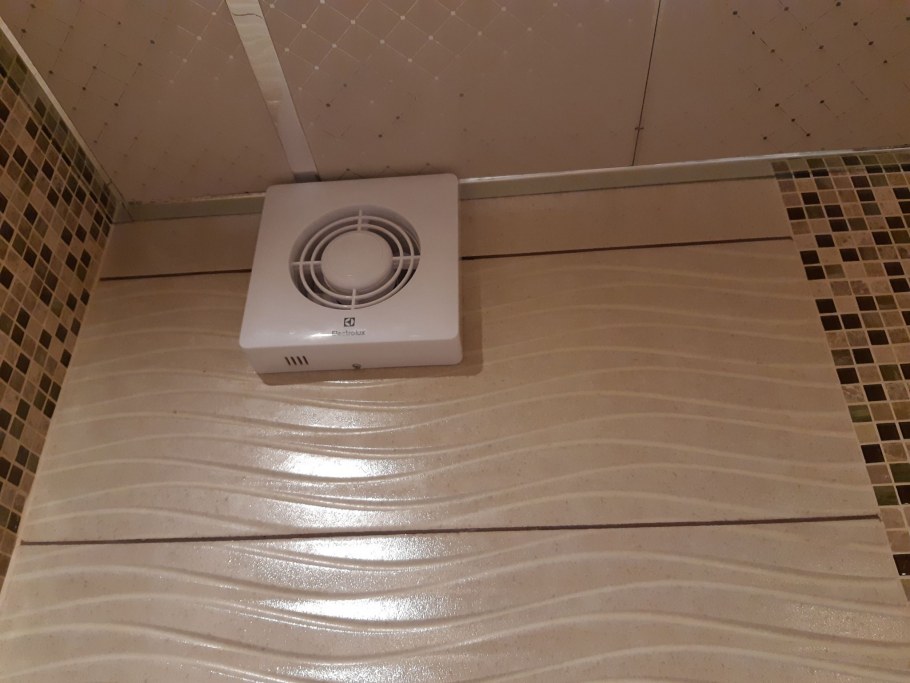 Вытяжка в потолке в ванной