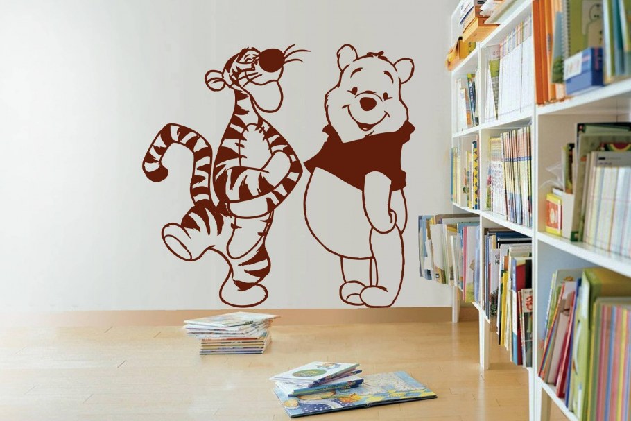 Краской дерево не стене