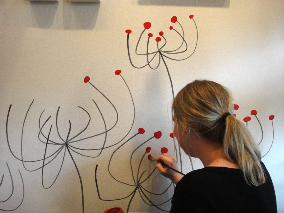 Креативные рисунки на стенах