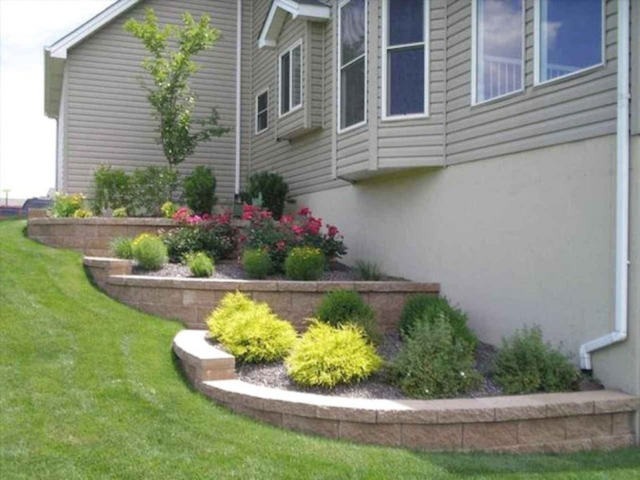 Подпорная стенка рядом с домом