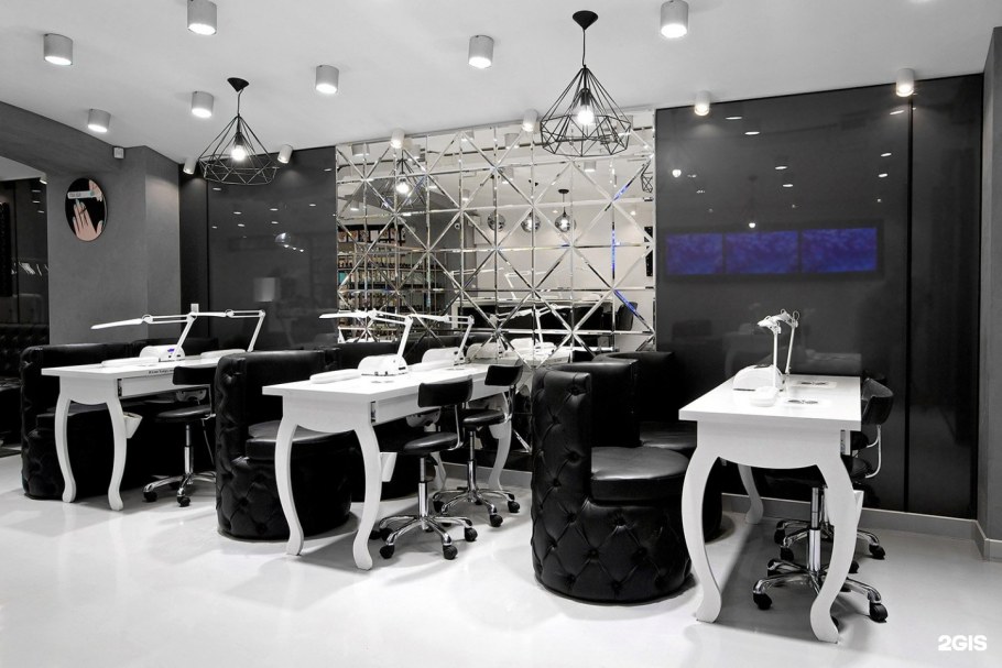 Необычный интерьер салона красоты